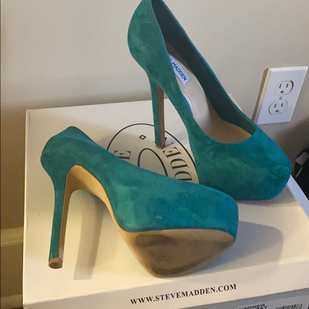 Heels - Picture 3 of 3